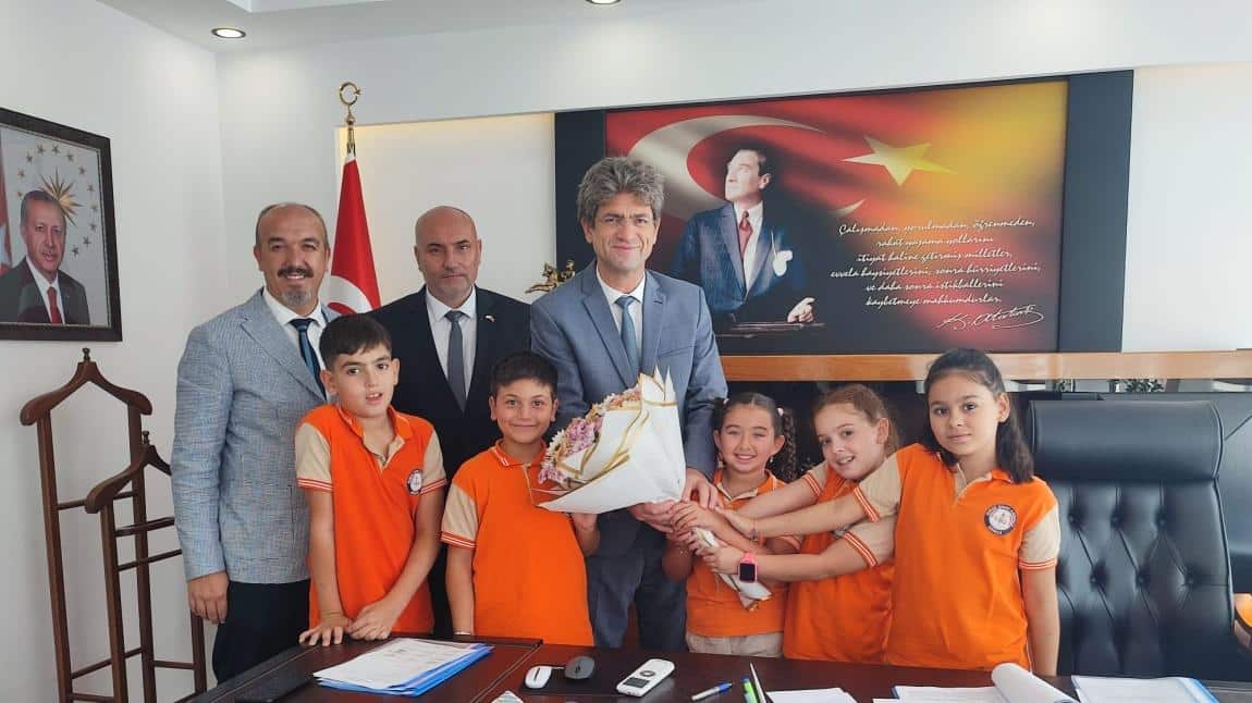 İlköğretim Haftası Kutlama Programı çerçevesinde İlçe Kaymakamımız İbrahim CİVELEK'i ziyaret ettik.